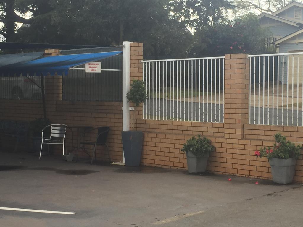 Blue Violet Motor Inn Toowoomba Buitenkant foto